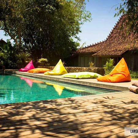 Wahyu Wonderful 2Bd Villa With Huge Garden And Large Pool