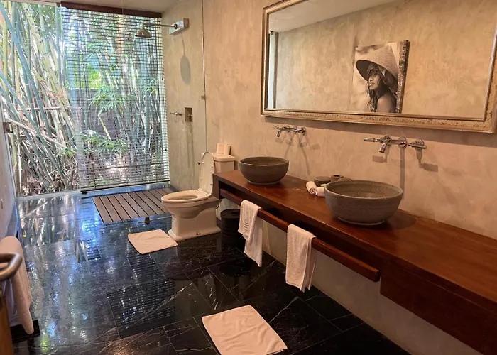 Unique Architect-designed & Tropical Garden In Villa Seminyak