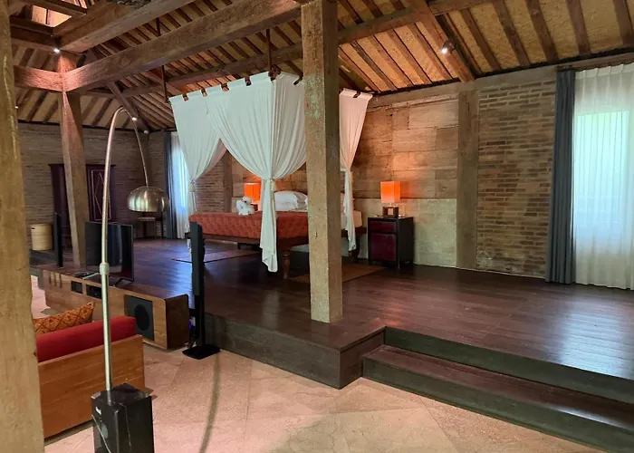 Unique Architect-designed & Tropical Garden In Villa